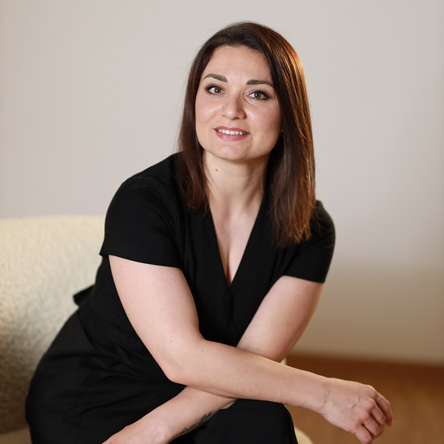 Katja Assmann im Massagestudio in Straubing