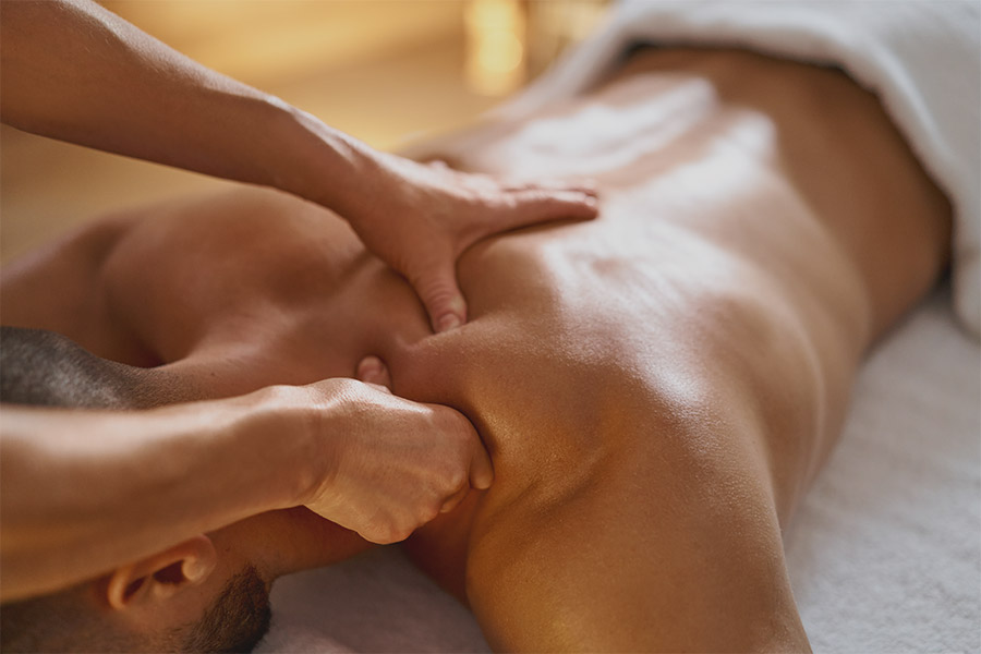 Rückenmassage bei CALMA in Straubing